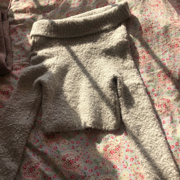 Off the shoulder female top - Picture 1 of 1